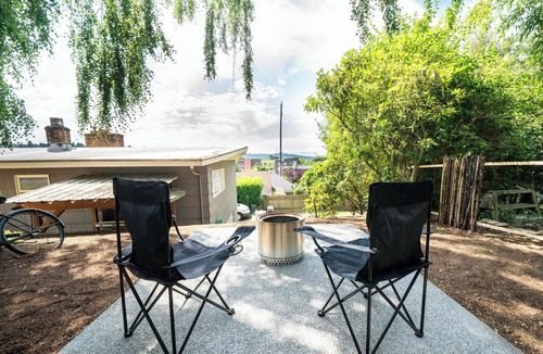 Fremont Apartment | Beautiful studio with private deck & parking