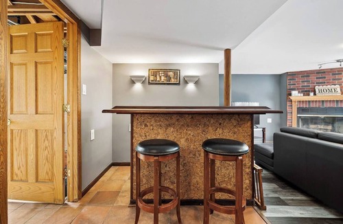Mount Prospect House | Beautiful Suburban Home - Quiet Area, Close to City