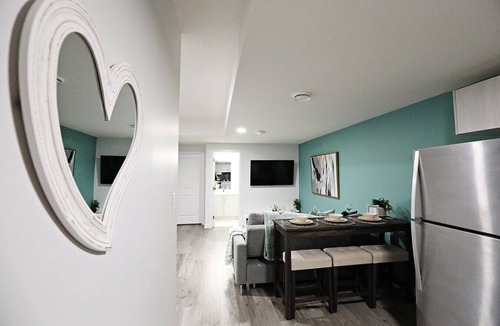 Southwest Edmonton Condo | Beautiful Suite King Bed|Long Stays|Disney|Airport