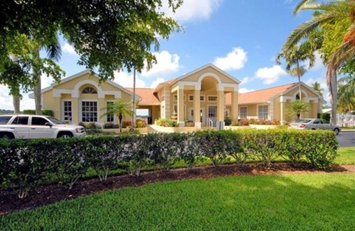 Crown Pointe House | Beautiful Sundrenched Villa with Private Pool & Lake Views