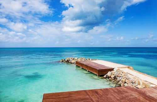 Dickenson Bay Villa | BEAUTIFUL SUNSET OCEANFRONT VILLA WITH INFINITY POOL