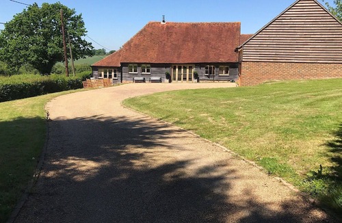 Battle House | Beautiful Sussex Barn in the vale of Ashburnham sleeps 10