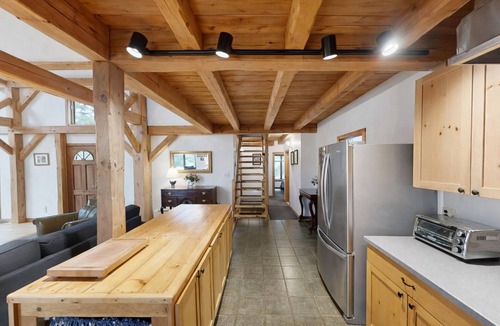 Sebascodegan Island House | Beautiful timber framed home with comfortable furnishings, on the ocean and close to Brunswick!