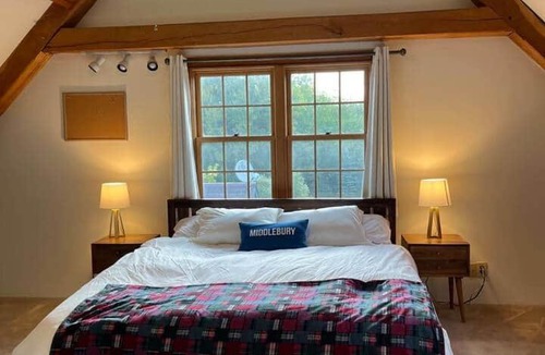 New Haven House | Beautiful timber frame just minutes to Middlebury!