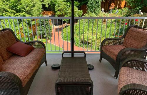 Central Lonsdale House | Beautiful Two Bedroom Suite