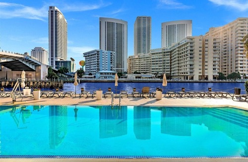 Hallandale Beach Apartment | Beautiful two bedroom apartment with Nice View