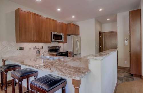 The Highlands House | Beautiful Unit in Quiet Area w/Shuttle to Slopes