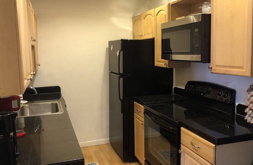 Dupont Condo | Beautiful Updated Condo - Stylish and Comfortbale