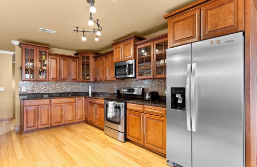 Branson House | BEAUTIFUL VERY SPACIOUS home in heart of Branson - Hot Tub, Game Room,Large Yard