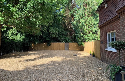 Epsom Cottage | Beautiful Victorian cottage in Ashtead easy access to London set in countryside