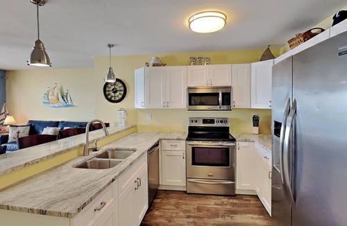 Put-in-Bay Condo | Beautiful Views | 2 Balconies | 10 ppl | C210