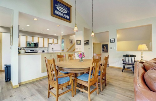 Keystone House | Beautiful Views, Awesome Amenities, 195 Eastridge