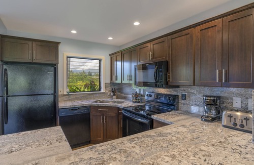 Princeville Condo | Beautiful views of the mountains and oceans on the ground floor