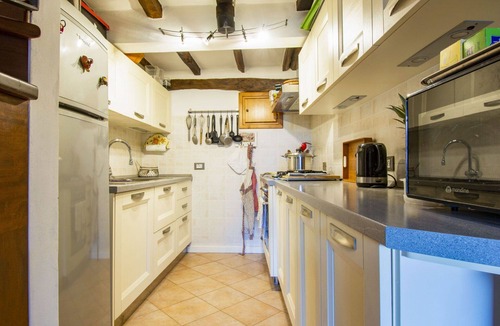 Casoli House | Beautiful villa for 7 guests with WIFI, private pool, TV, terrace and pets allowed