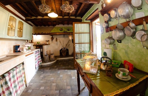 Massa e Cozzile Villa | Beautiful villa for 5 guests with WIFI, private pool, TV, veranda and pets allowed