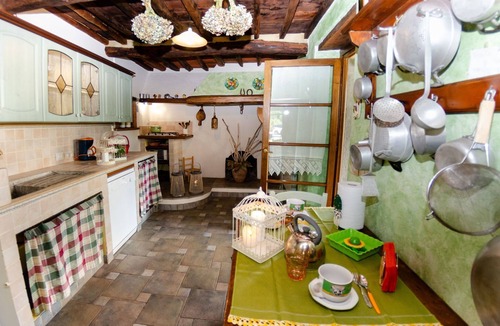 Massa e Cozzile Villa | Beautiful villa for 5 guests with WIFI, private pool, TV, veranda and pets allowed