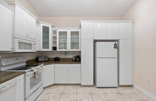 Warm Mineral Springs House | Beautiful Villa Steps from the Warm Mineral Spring