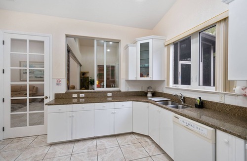 Warm Mineral Springs House | Beautiful Villa Steps from the Warm Mineral Spring