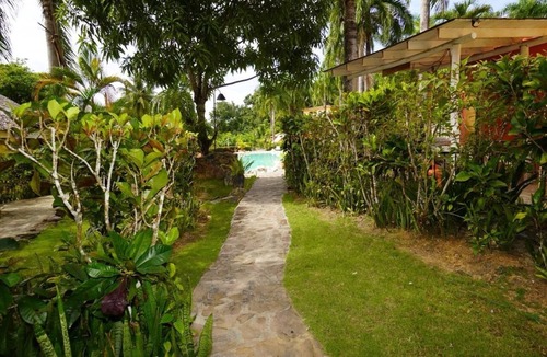 La Ceiba House | Beautiful villa surrounded by tropical gardens by breathtaking Playa Bonita