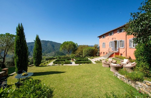 Lucca Villa | Beautiful villa with private pool, WIFI, A/C, TV, terrace and panoramic view, close to Lucca