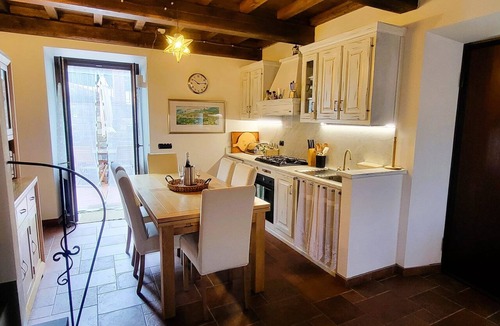 San Romano in Garfagnana Villa | Beautiful village house, pool. Walk to restaurant. WIFI. Electric car charger.