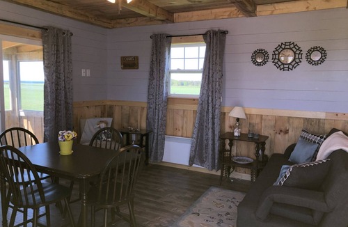 Guernsey Cove House | Beautiful Waterfront Studio Cottage