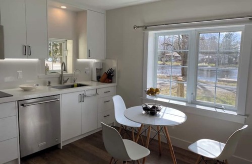 Rama Cottage | Beautiful Waterfront Cottage with Hot Tub in South Muskoka