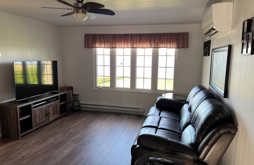 Chatham House | Beautiful waterfront cottage with sandy beach
