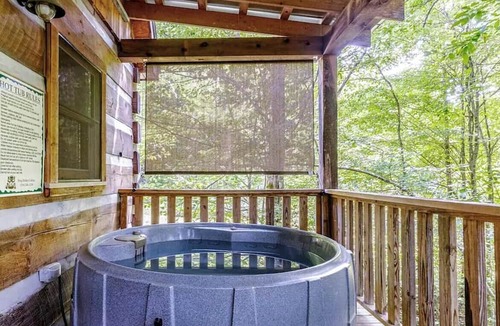 Elkin House | Beautiful Waterfront Cabin with Hot Tub near Winston-Salem, North Carolina