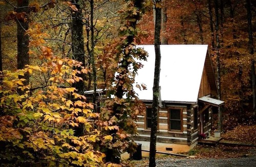 Elkin House | Beautiful Waterfront Cabin with Hot Tub near Winston-Salem, North Carolina