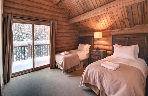 Labelle Ski Chalet | Beautiful Waterfront Chalet