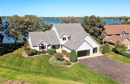 Monticello House | Beautiful Waterfront Estate with sandy shores, next to Willy Mccoys on the water