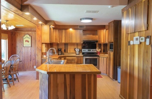 Gautier Cabin | BEAUTIFUL WATERFRONT . GNAT SCREENED BOATHOUSE AND AJOINING COVERED BOAT SLIPS
