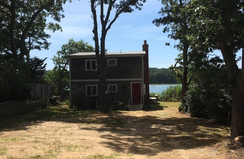 Tisbury House | Beautiful Waterfront Home on Lake Tashmoo