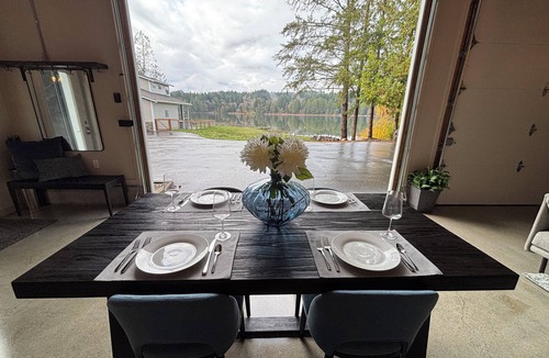 Burley House | Beautiful Waterfront Guesthouse in Gig Harbor. Amazing Sunsets!