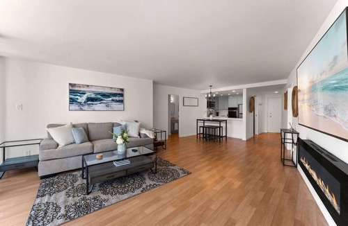 Waterfront Condo | Beautiful Waterfront Condo with Balcony in Long Beach