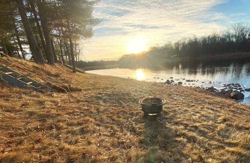 Ingalls Cabin | Beautiful waterfront and wildlife views in this quiet riverfront cabin