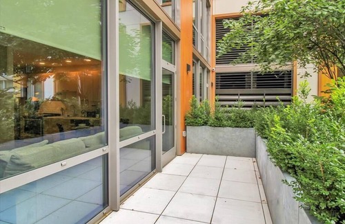 Buzzard Point Apartment | Beautiful Waterfront 1BR w Full Kitchen + Gym | nr Rivers