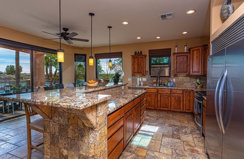 Bullhead City Villa | Beautiful Waterfront Villa with loading dock!