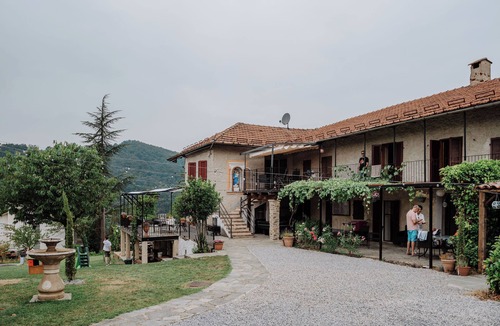 Bonvicino House | Beautiful Wedding venue for a destination wedding in Italy with pool, 32-50 pers