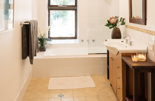 Burnside House | Beautiful, welcoming home in Margaret River half-way between town and beach.