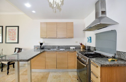 El Cortecito Condo | Beautiful well equipped condo steps from the beach, shopping and dining