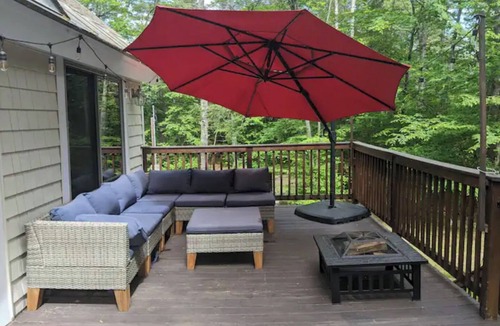 Eidelweiss Village Ski Chalet | Beautiful White Mountains chalet - walk to water, pet friendly, all amenities