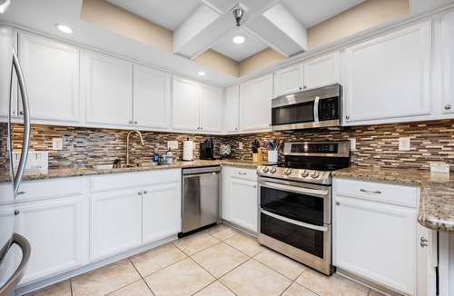 Navarre Beach Condo | Beautiful White Sands at Emerald Surf 305