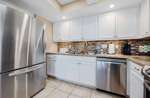Navarre Beach Condo | Beautiful White Sands at Emerald Surf 305