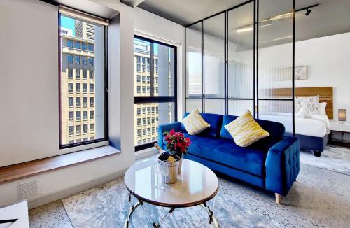 Foreshore Apartment | Beautifulcentralsecure- hotel living for couples