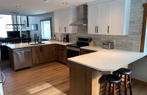 Silver Star Mountain Ski Chalet | Beautifully Appointed Deluxe Home - Backing onto Attridge chair close to village