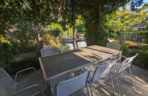 Healdsburg House | Beautifully appointed house and garden only 10 minutes walk from the plaza