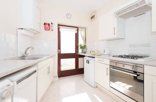West Looe House | Beautifully appointed apartment with sea views and parking