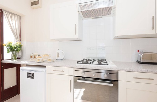 West Looe House | Beautifully appointed apartment with sea views and parking